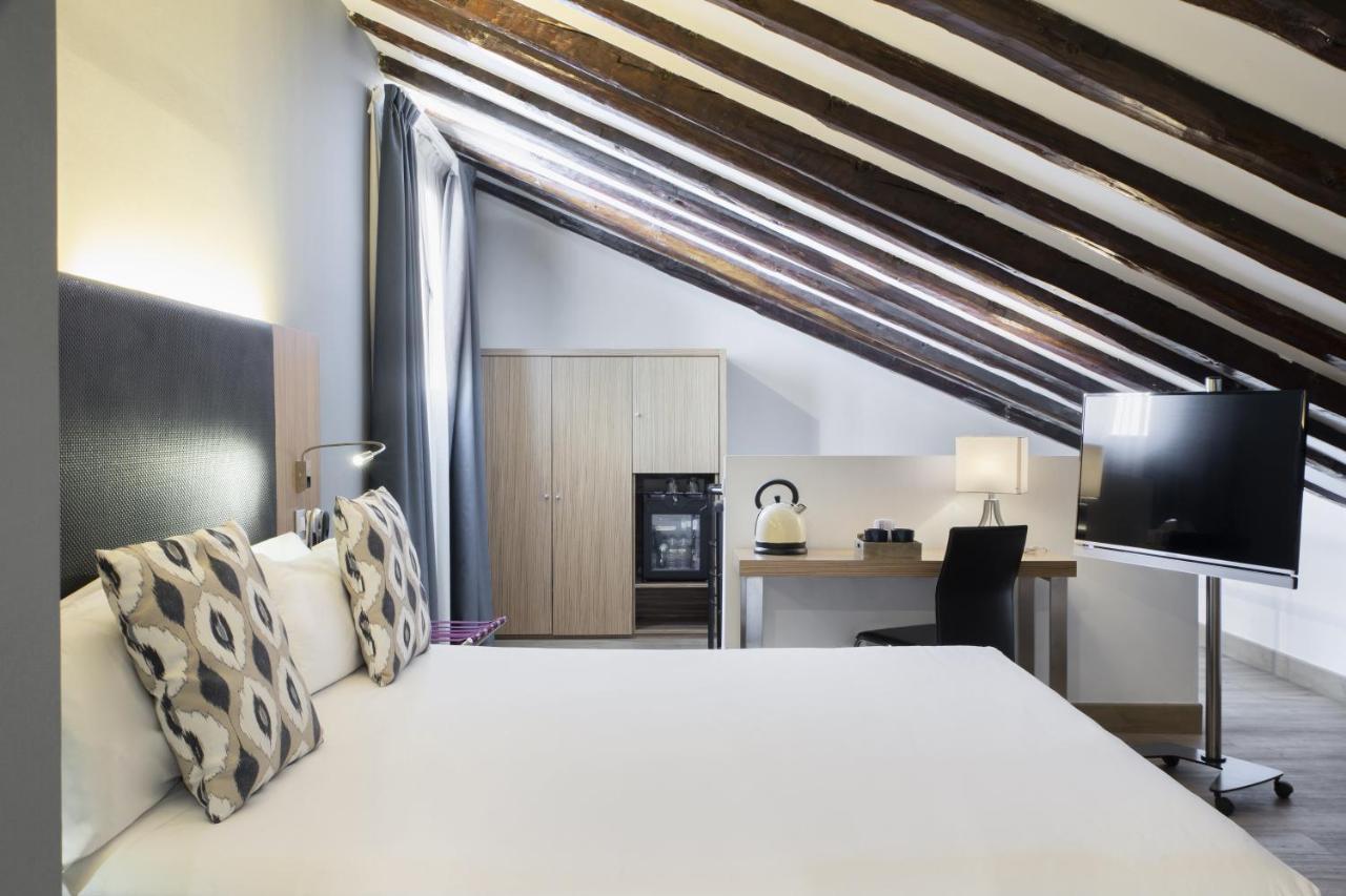Petit Palace Plaza Del Carmen Hotel Madryt